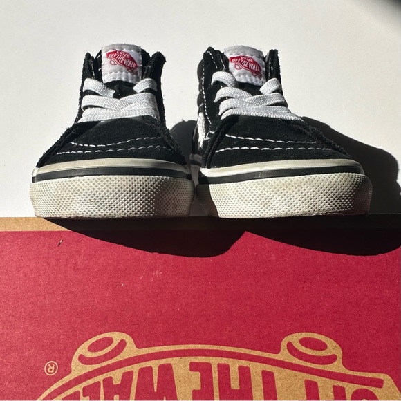 Legendary Sk8-Hi with Zippers for Easy In And Out Black. Size 5.5 - Picture 6 of 7